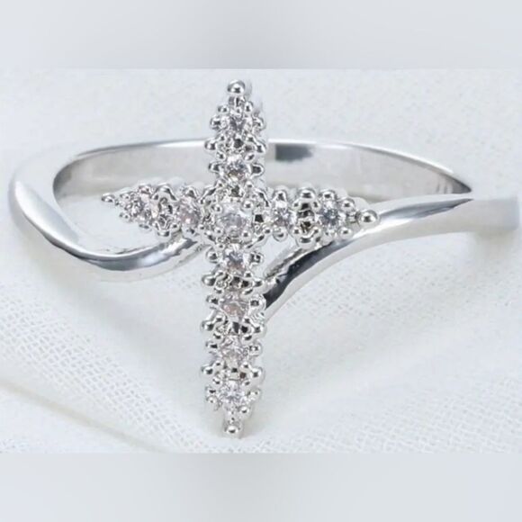925 Sterling Silver Sparkling diamond Cross Design ring sz 7 - Picture 1 of 6